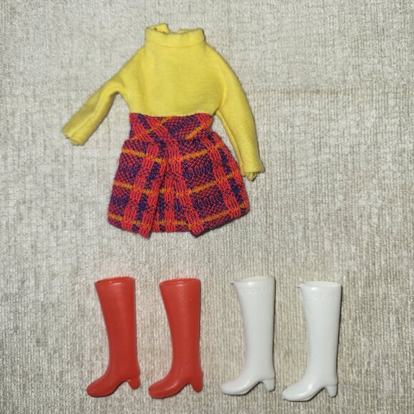 Vintage 1970s Skipper Doll with Outfits - Picture 4 of 7